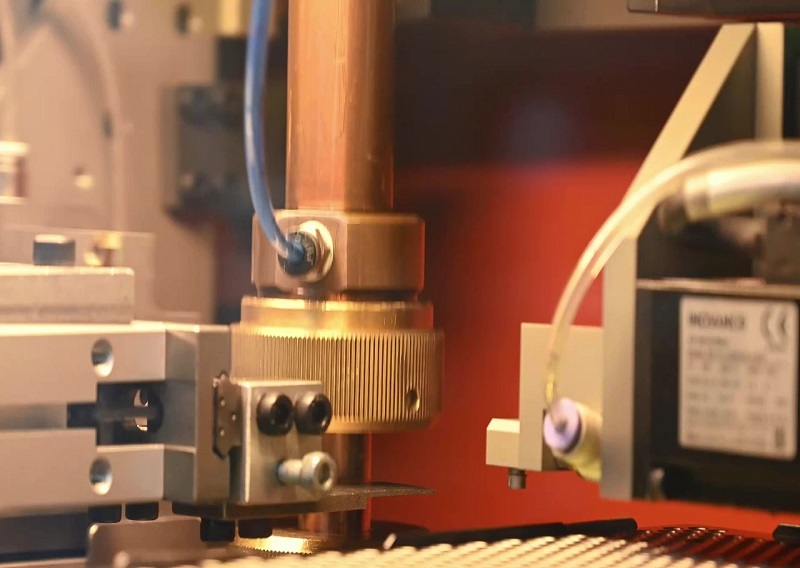 摩泰光電-光器件車間-封帽工序