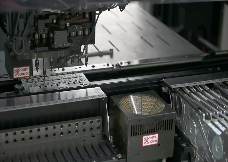 摩泰光電-SMT車間-貼片工序